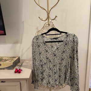 American Eagle Outfitters Blue and White Relaxed Floral Blouse